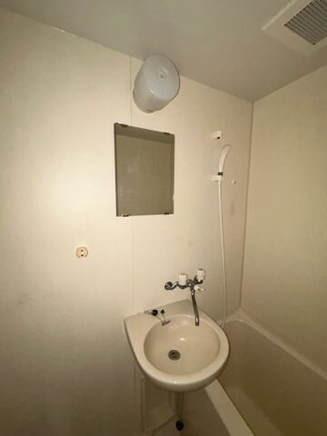 物件内観写真10　(スペースが確保できる洗面所です)