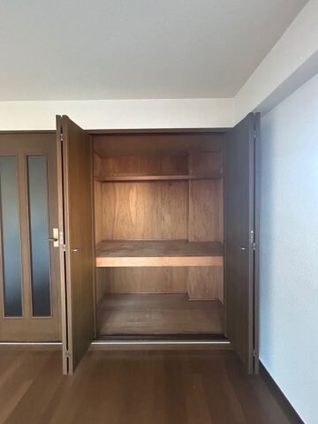 物件内観写真11　(小物を収納するのに便利です)