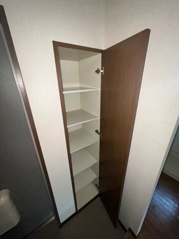 物件内観写真12　(専用の収納スペースです)