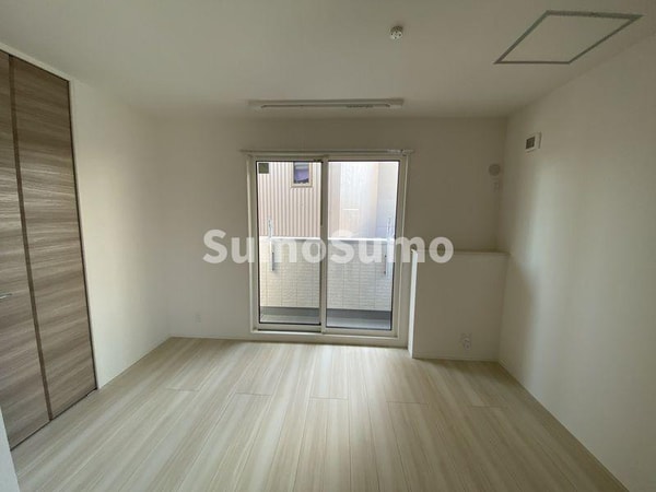 寝室(広くて明るい寝室)