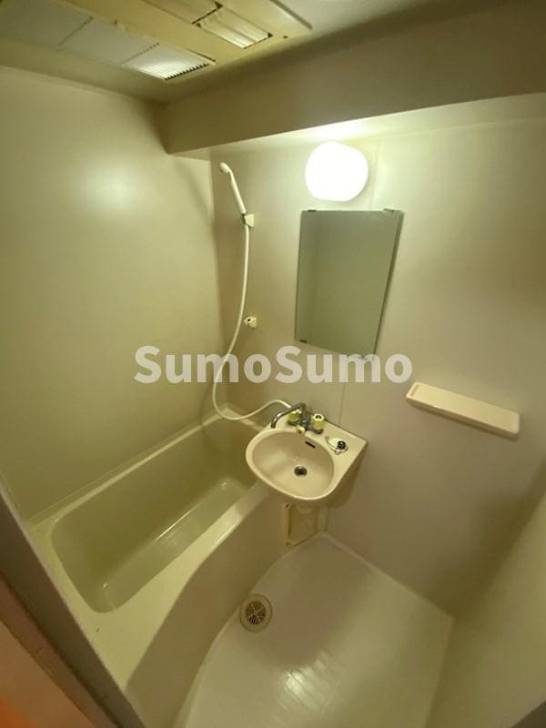 浴室(コンパクトで使いやすいお風呂です)