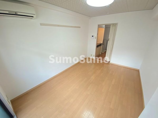 居室(こちらのリビングで趣味の時間をお楽しみください)