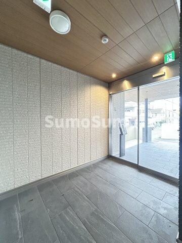 物件外観写真4　(落ち着いたロビーです)