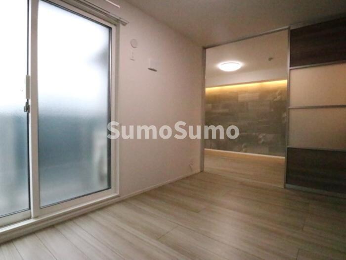 物件内観写真23　(落ち着いた色調の洋室です)