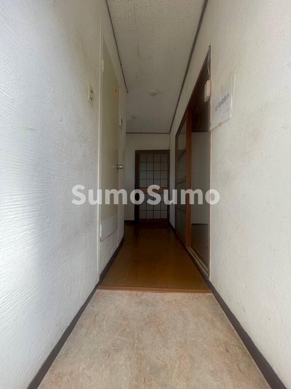 物件内観写真4　(ゆったりとした玄関です)