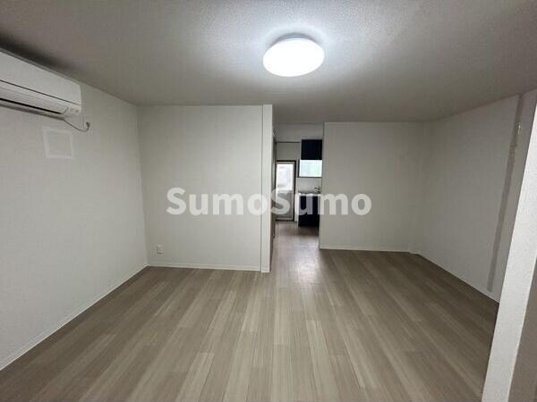 物件内観写真4　(おしゃれな居間です)