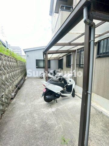 物件外観写真3　(駐車場に車を止められます)