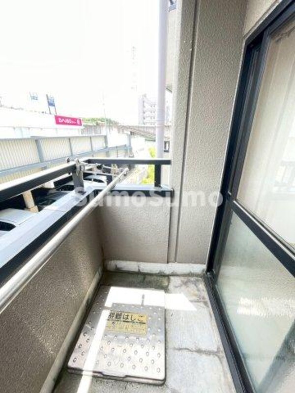 バルコニー(外からの目が気にならないバルコニーで洗濯物が干せます)