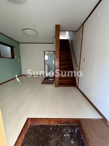 物件内観写真3　(ゆったりとした玄関です)