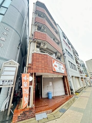 物件外観写真2　(外観は落ち着いています)