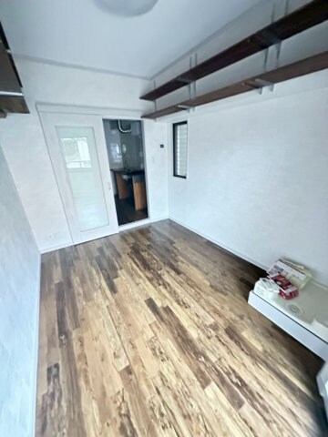 物件内観写真6　(ゆったりとした居間です)