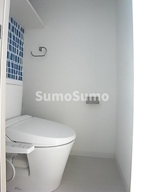 物件内観写真9　(落ち着いた色調のトイレです)