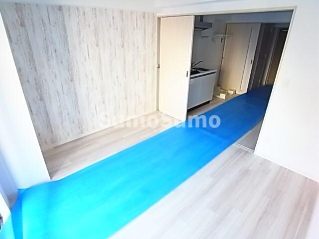 物件内観写真16　(明るい洋室です)