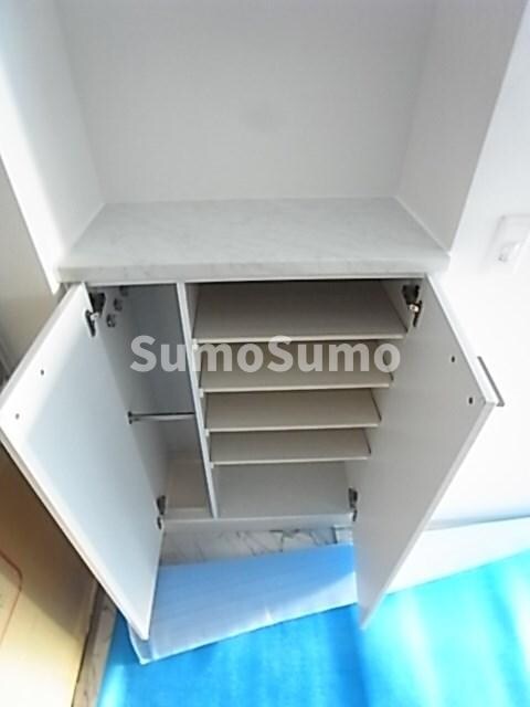 物件内観写真19　(大きなスペースがあり、収納には困りません)