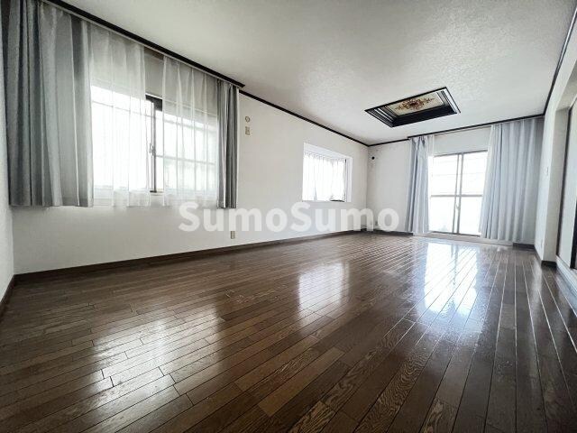 物件内観写真5　(使いやすい居間です)