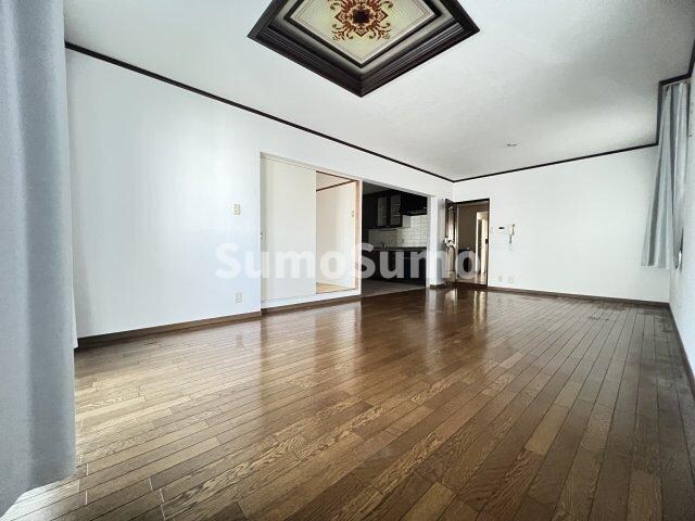 物件内観写真6　(おしゃれな居間です)