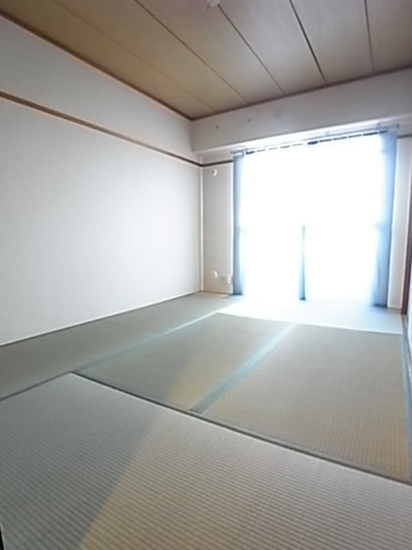 和室(和室があると、家にあたたかい雰囲気が生まれます)