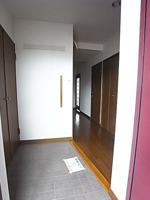 物件内観写真19　(落ち着いた玄関です)