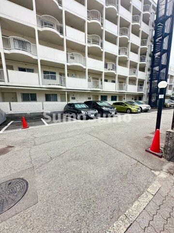物件外観写真2　(駐車場に車を止められます)