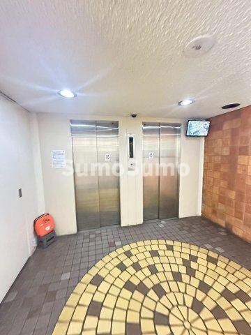 物件外観写真3　(落ち着いたロビーです)