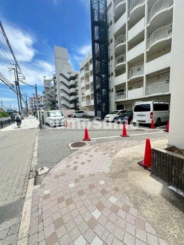物件外観写真4　(駐車場完備です)