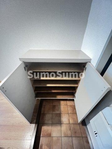 物件内観写真8　(小物を収納するのに便利です)