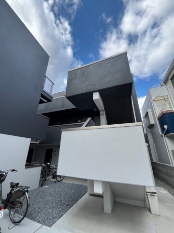 物件外観写真1　(きれいな外観です)