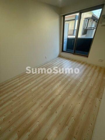 物件内観写真2　(ゆったりとした居間です)