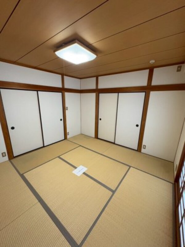 和室(落ち着いた雰囲気の和室付きです)