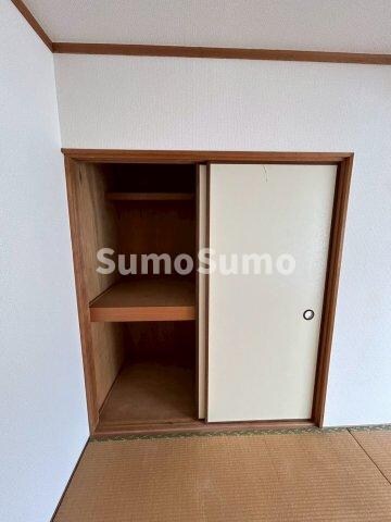 物件内観写真11　(たっぷりとした収納スペースです)