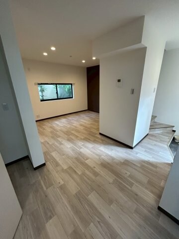 物件内観写真15　(おしゃれな居間です)