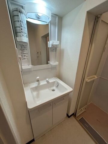 物件内観写真18　(独立洗面化粧台が付いています)