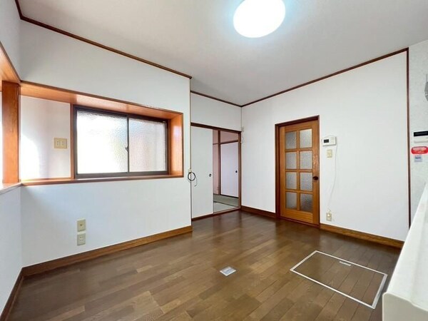 居室(おしゃれなリビングです)