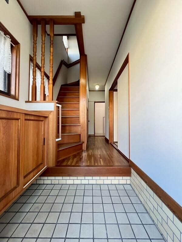 物件内観写真9　(落ち着いた玄関です)