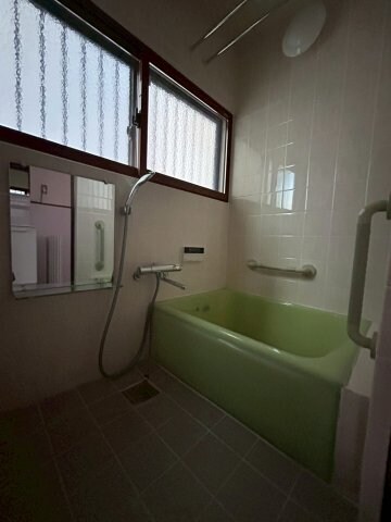 物件内観写真13　(落ち着いた空間のお風呂です)