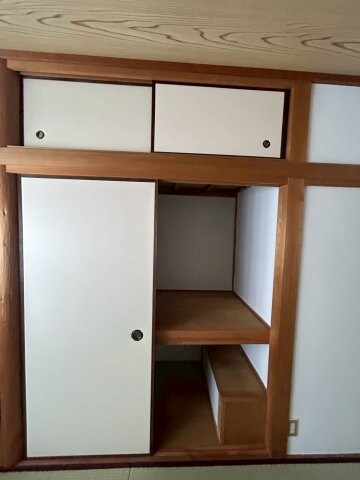 物件内観写真28　(大きなスペースがあり、収納には困りません)