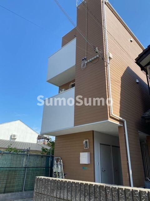 物件外観写真1　(外観は落ち着いています)