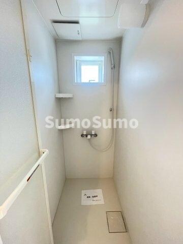物件内観写真7　(シンプルで使いやすいシャワールームです)