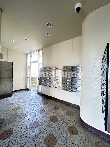 物件外観写真3　(落ち着いたロビーです)