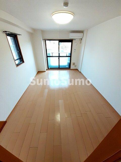 物件内観写真4　(使いやすい居間です)