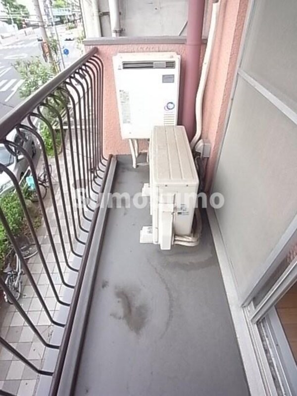 バルコニー(外からの目が気にならないバルコニーで洗濯物が干せます)