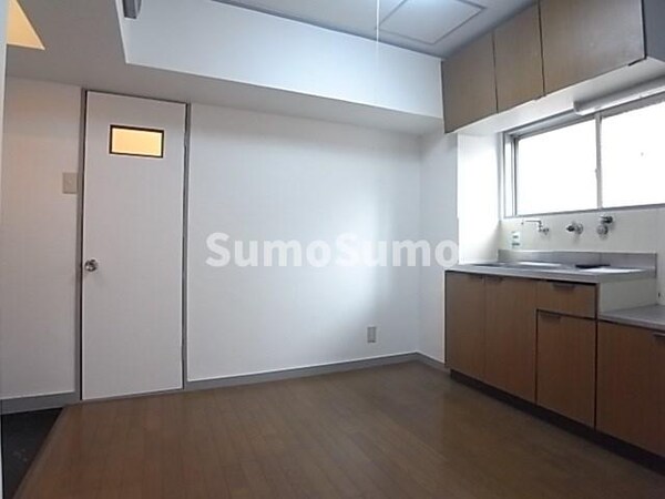 居室(おしゃれなリビングです)