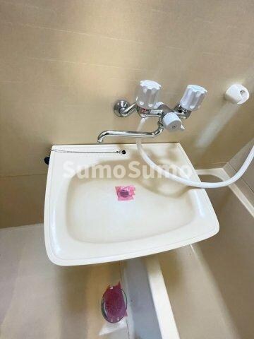 物件内観写真7　(ゆったりとスペースのある洗面所)