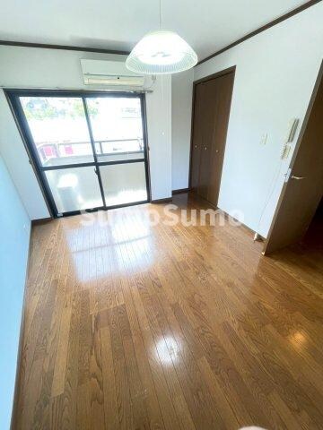 物件内観写真12　(リビングです)