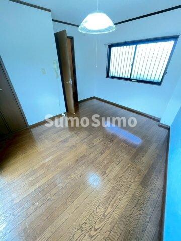 物件内観写真13　(ゆったりとしたリビングです)