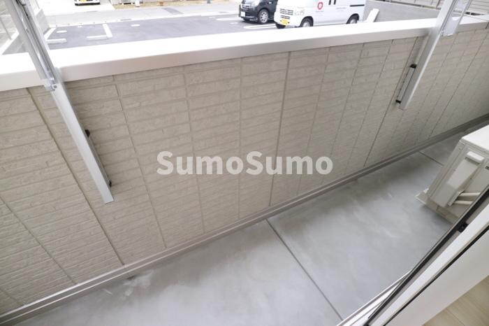 物件内観写真14　(バルコニーからの眺めを楽しみながら食事をしませんか)