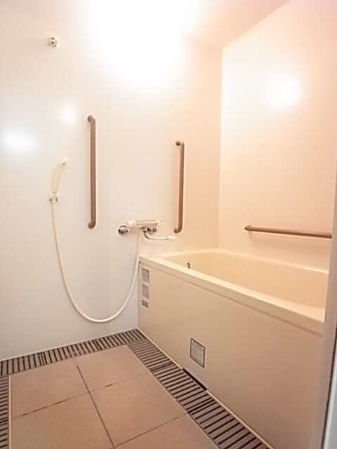 物件内観写真16　(日々の疲れを癒すお風呂付です)