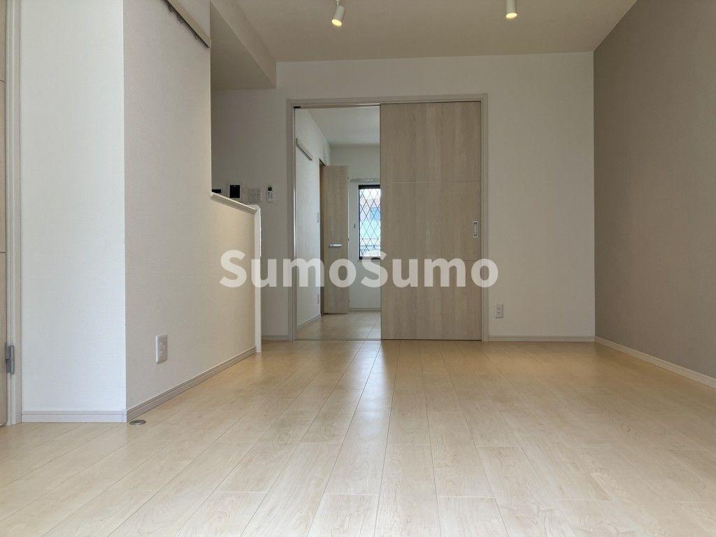 物件内観写真4　(こちらのリビングで趣味の時間をお楽しみください)