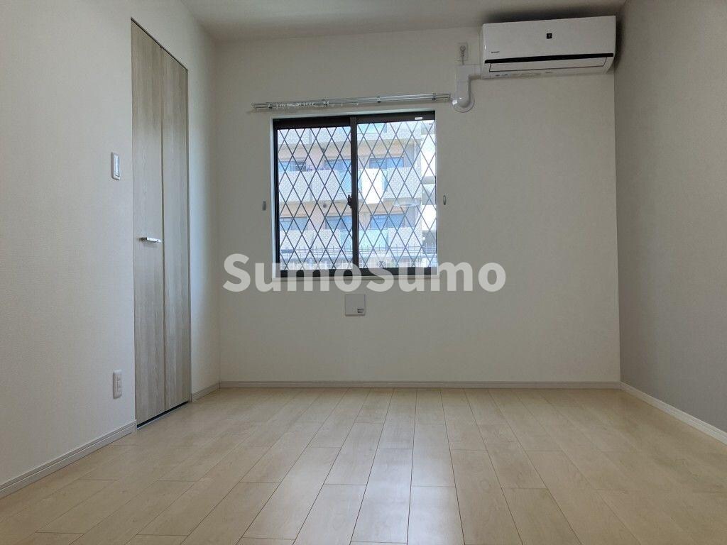 物件内観写真6　(開放的な寝室です)