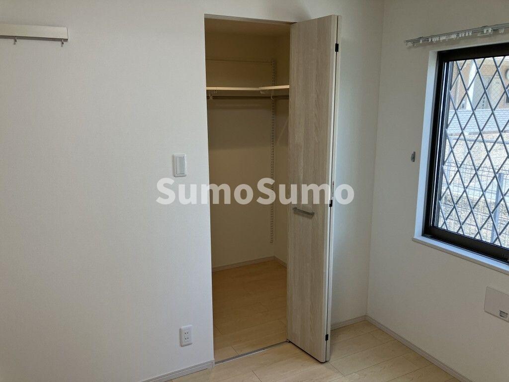 物件内観写真11　(小物を収納するのに便利です)